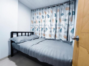 Yau Ma Tei Subway Exit & Big 3 Bedroom 1 Living Room